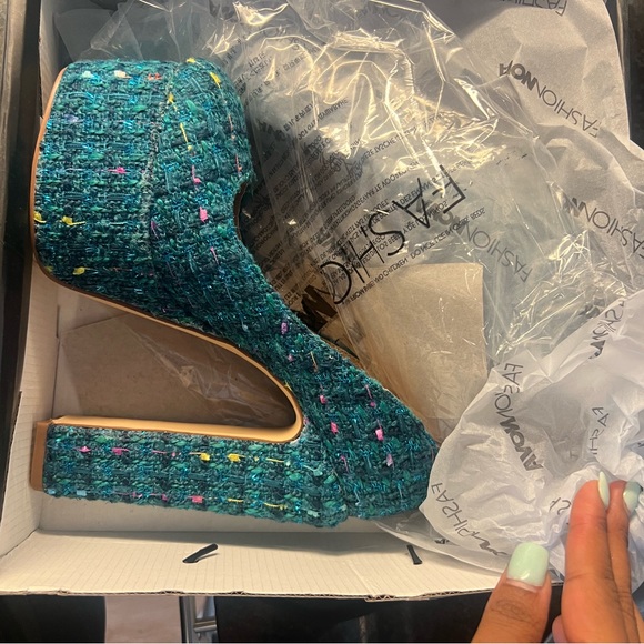 Platform heels - Picture 2 of 3